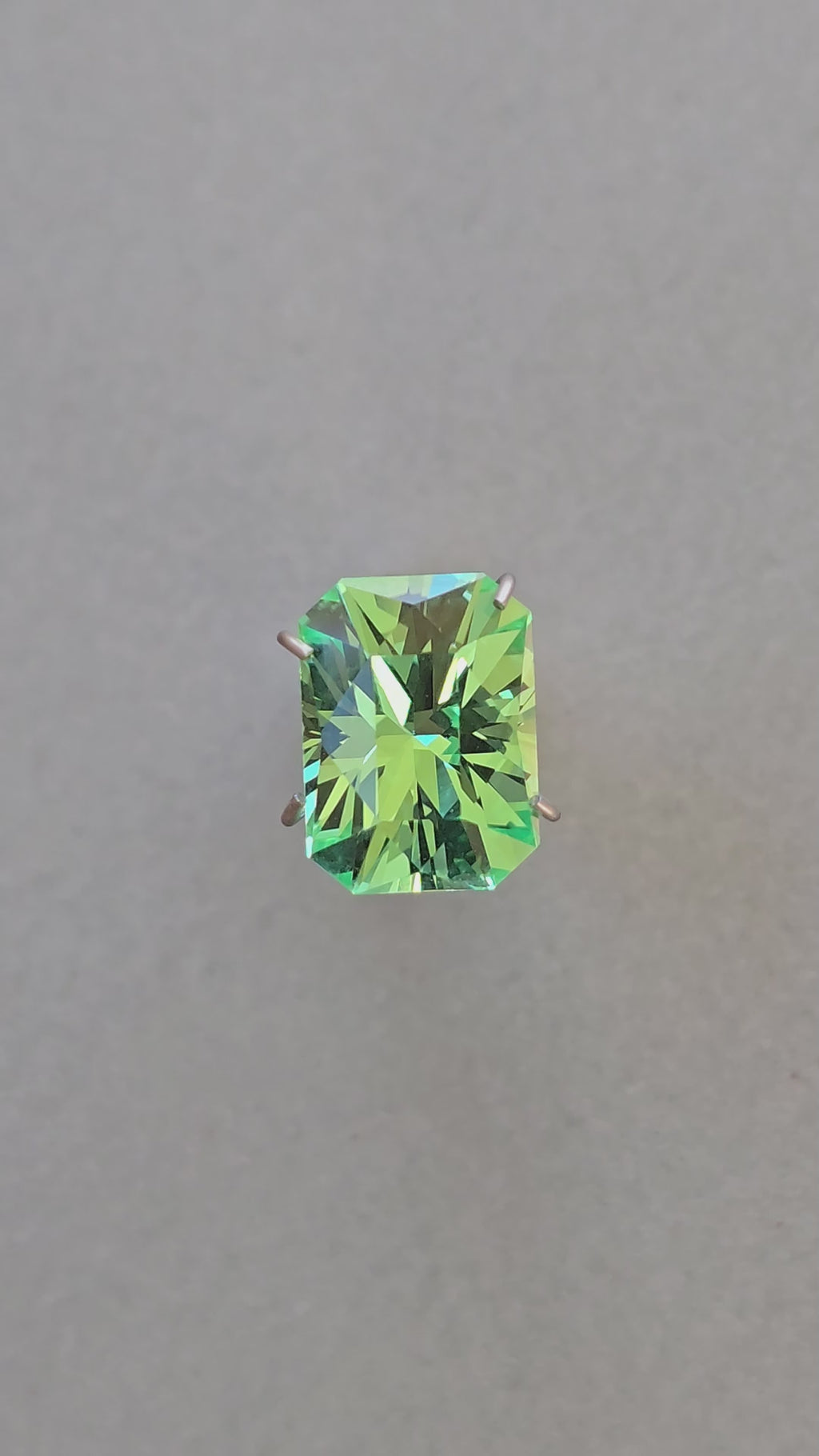 Light Green lab sapphire 10.4x7.7mm