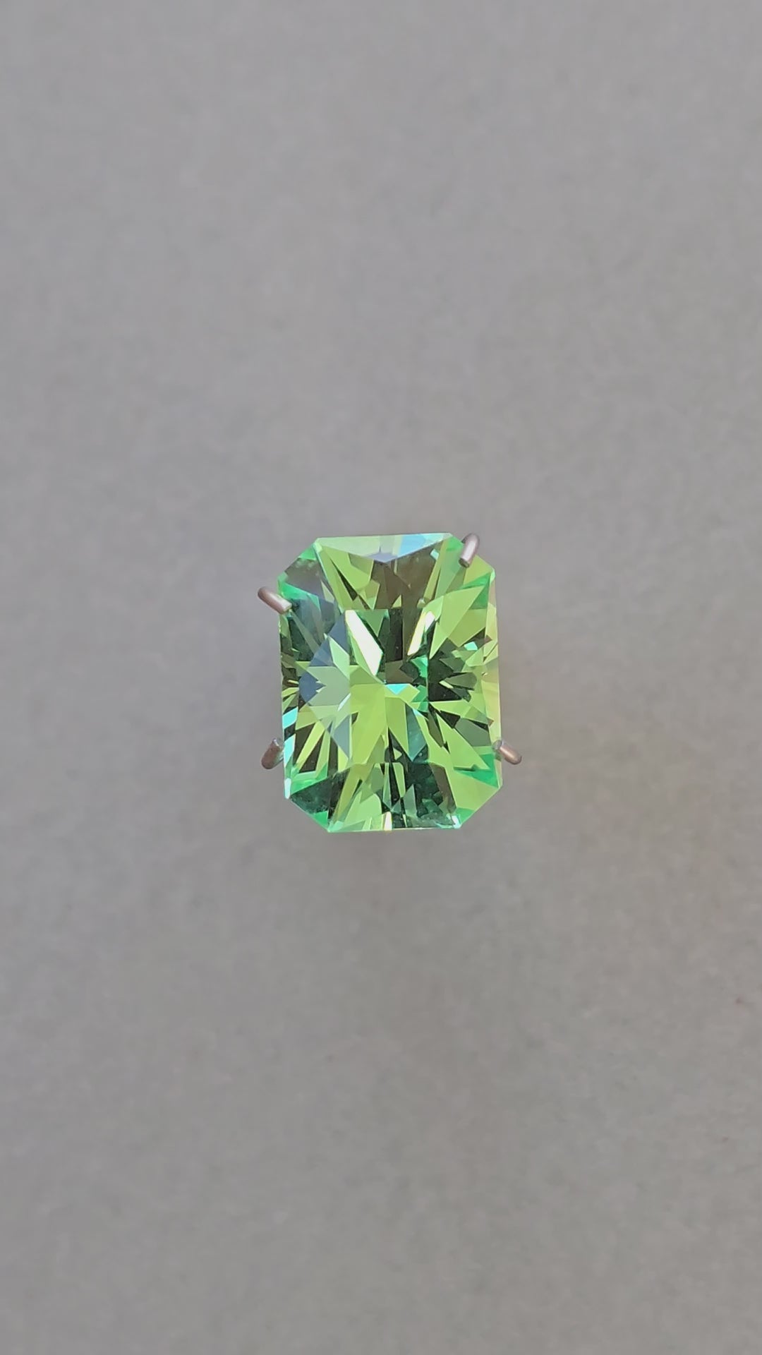 Light Green lab sapphire 9.62mm x8.49mm